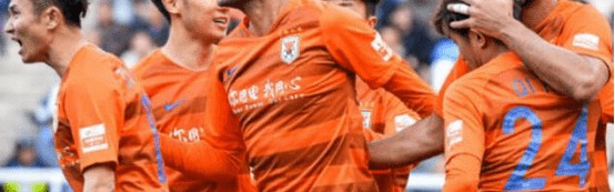  曼联争议红牌引热议，B费染红离场球队惨遭绝杀  