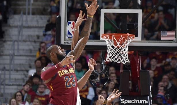  布伦森末节接管比赛，尼克斯主场力克篮网